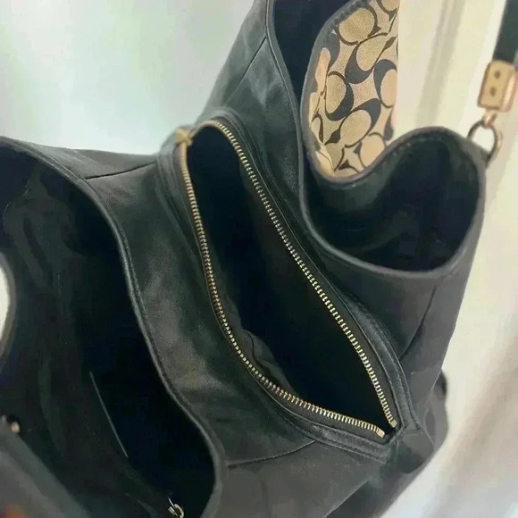 Coach Madison Large Shoulder Bag - C1481-32721 - Printed Signature Fabric - Picture 12 of 16